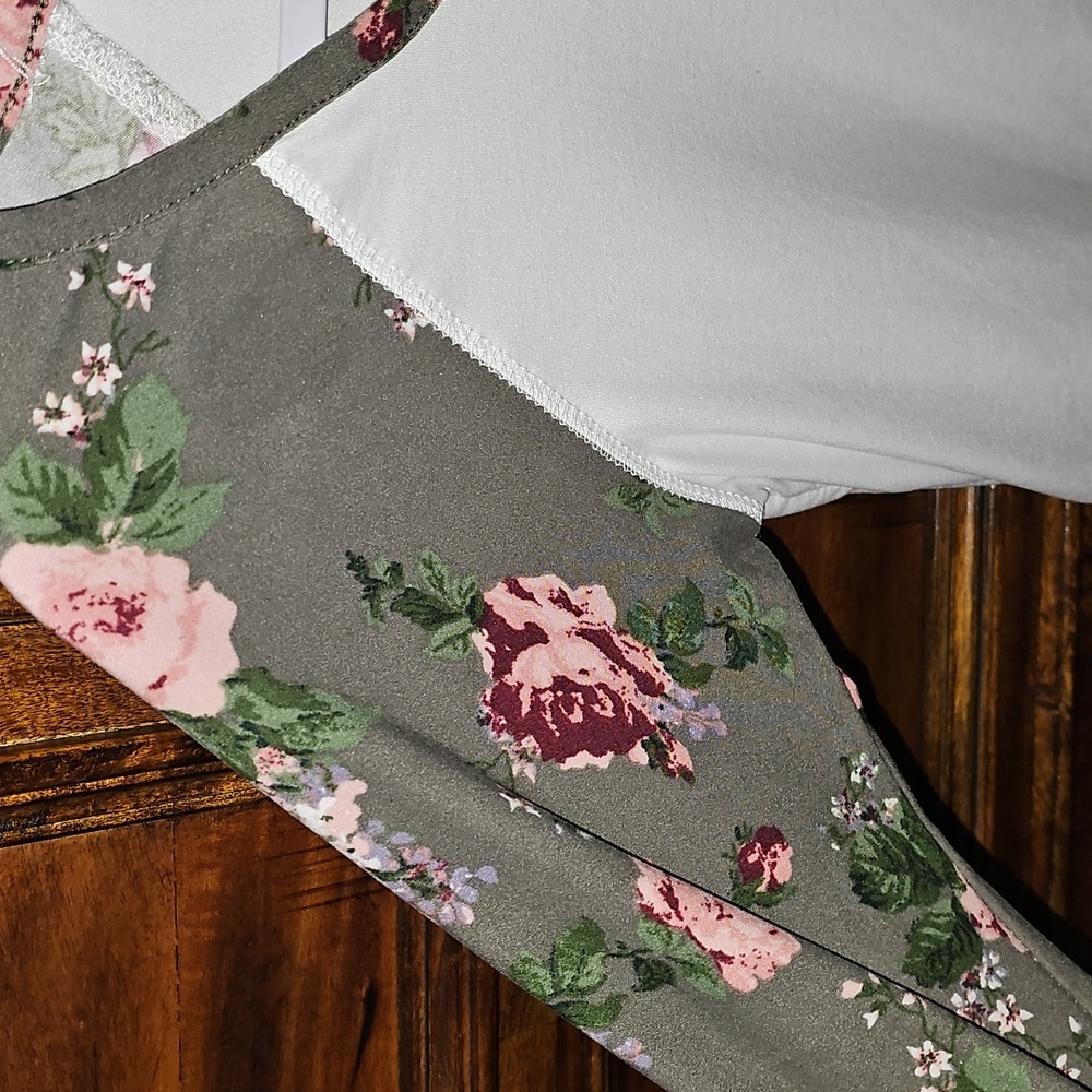 Rue 21 Womens Sz XS Floral Top. - Picture 4 of 5